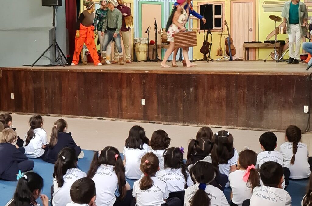 Disfrutando del teatro en nuestro colegio