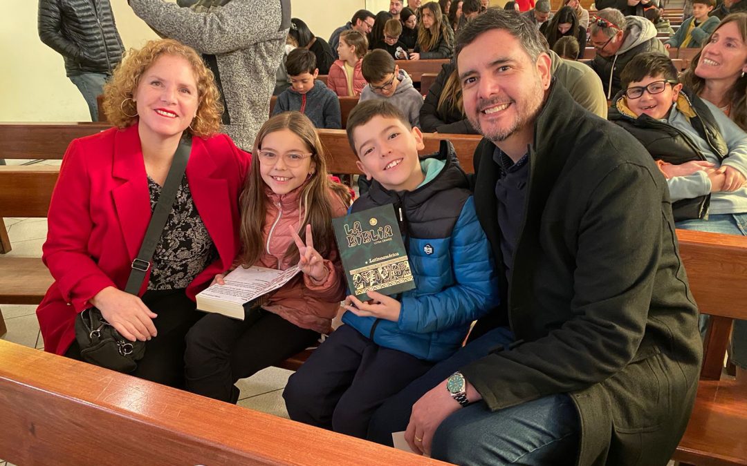 Entrega de Biblias