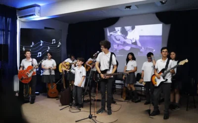 Encuentro de Voces y Guitarra: Talento y emoción en el Taller de Coro e Instrumental