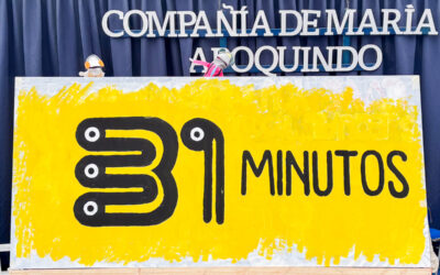 Vocación en el escenario: Los educadores sorprendieron a los estudiantes en su día