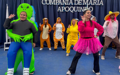 Vocación en el escenario: Los educadores sorprendieron a los estudiantes en su día