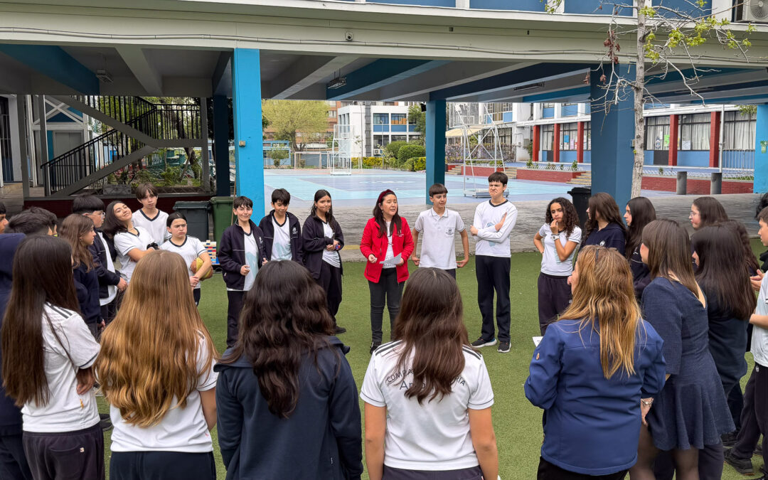 Bloque a bloque: Estudiantes reflexionan sobre empatía y respeto en la Jenga de la Convivencia