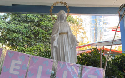 Estudiantes de Playgroup a 2º Básico celebraron el cumpleaños de la Virgen María