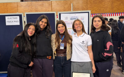 Estudiantes de II y III Medio orientan su futuro académico en exitosa Feria Interna de Electivos