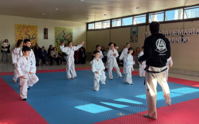 Doce estudiantes del colegio ascienden a cinturón punta amarilla en Taekwondo